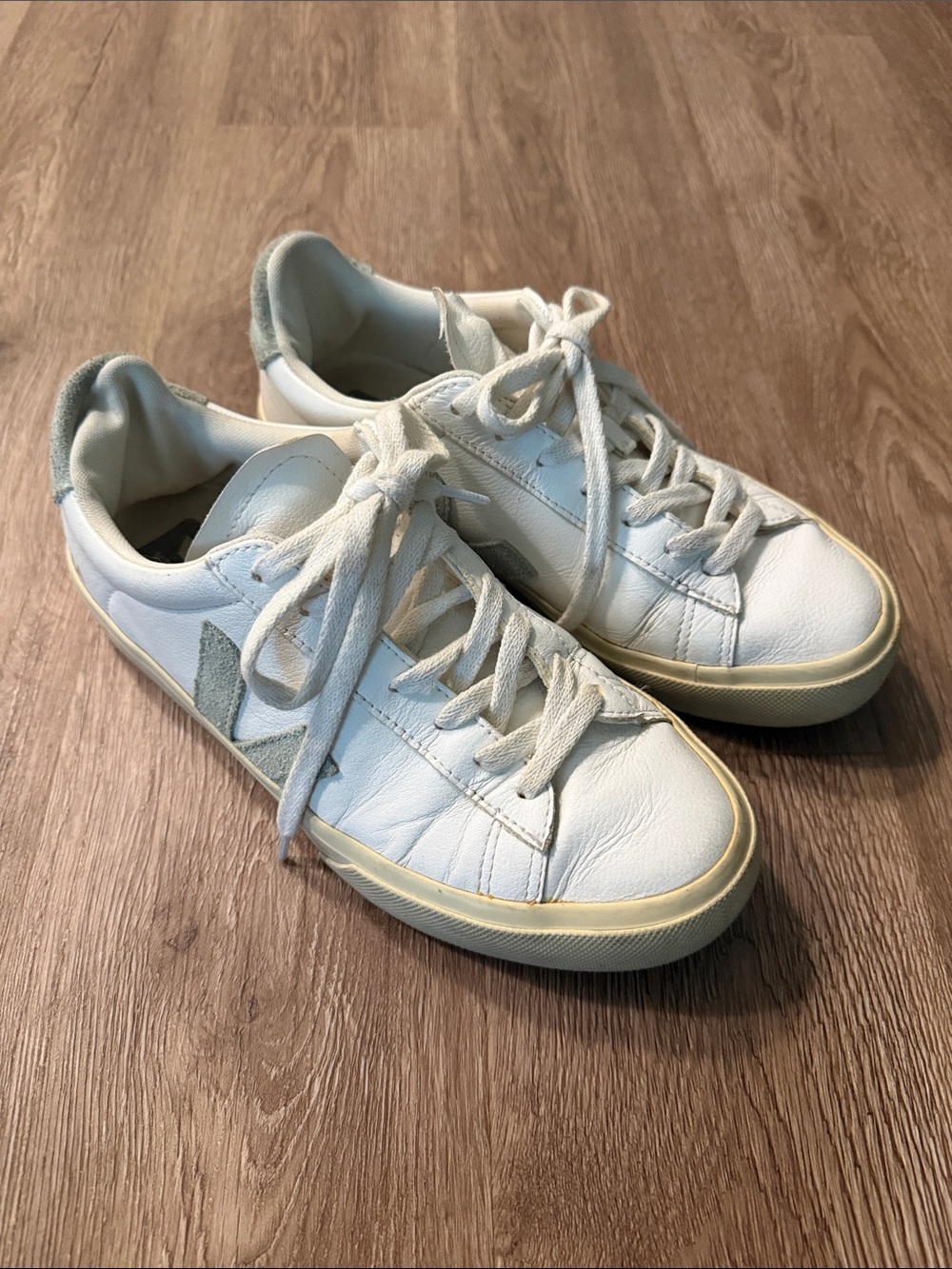VEJA Campo Leather Low Top Sneakers Women’s Size 9 EU 40 White Sage Green
